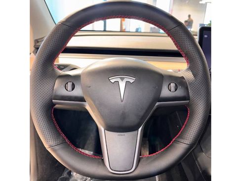 Used 2022 Tesla Model Y Long Range image 16