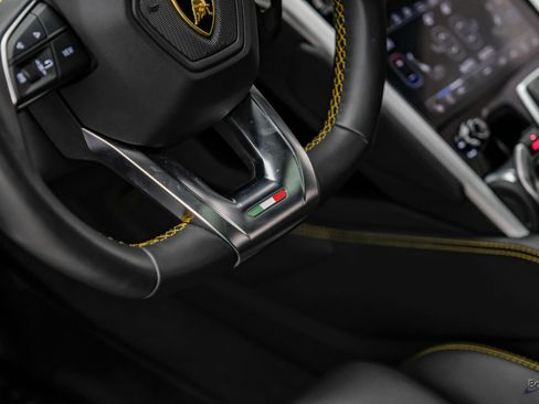 Used 2022 Lamborghini Urus AWD/4WD image 45