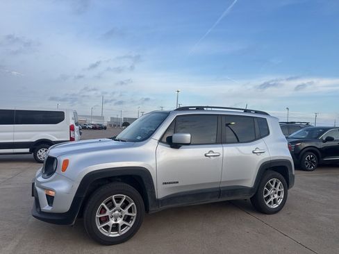 Used 2019 Jeep Renegade Latitude image 10