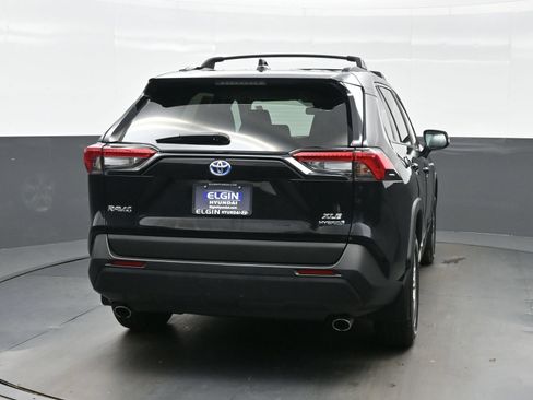 Used 2020 Toyota RAV4 XLE w/ XLE Grade Weather Package AWD/4WD image 5