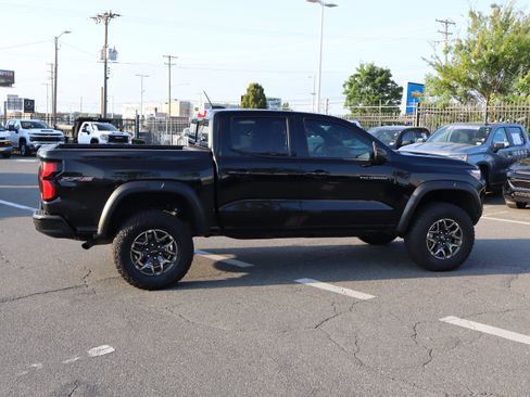 Used 2026 Chevrolet Colorado ZR2 w/ Technology Package AWD/4WD image 11