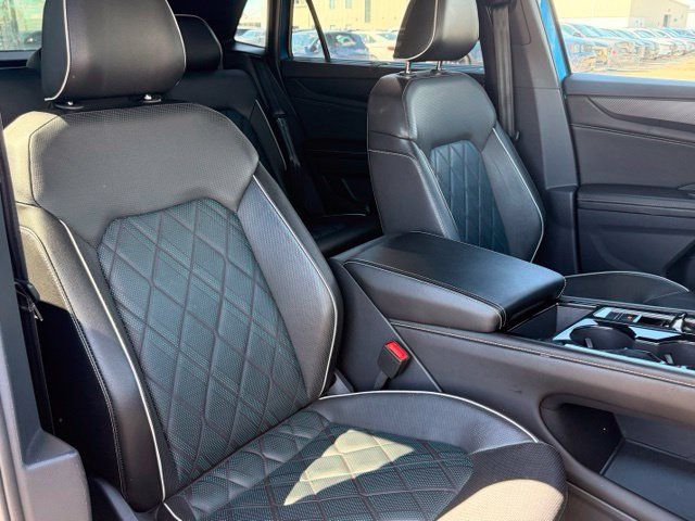 Certified 2024 Volkswagen Atlas Cross Sport SEL Premium R-Line AWD/4WD image 23