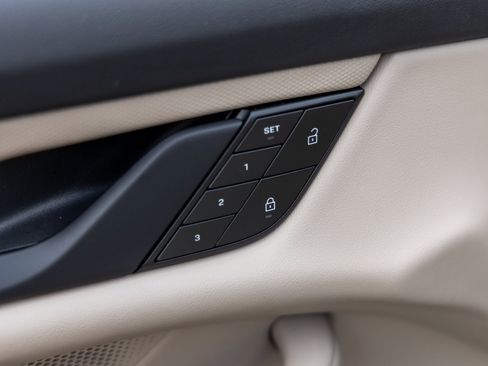 Certified 2023 Porsche Taycan image 21