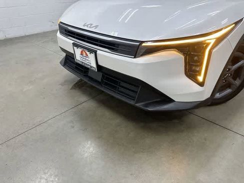 Used 2025 Kia K4 LXS image 30