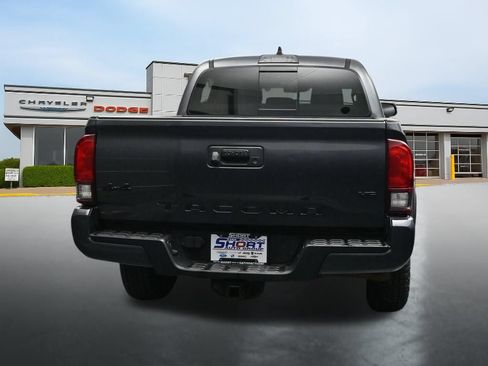 Used 2021 Toyota Tacoma SR5 w/ Technology Package AWD/4WD image 4