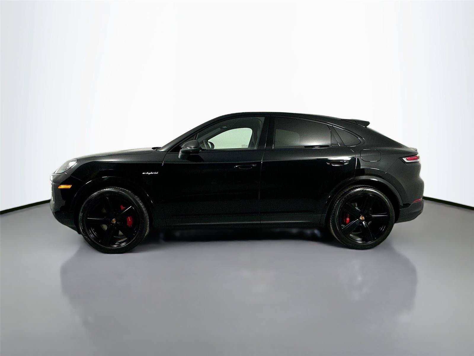 Certified 2025 Porsche Cayenne S AWD/4WD image 2
