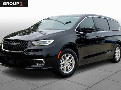 New 2026 Chrysler Pacifica Select