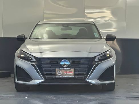 Used 2024 Nissan Altima 2.5 SV FWD image 8