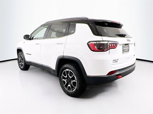 Used 2024 Jeep Compass Trailhawk image 5