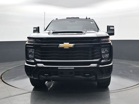 Used 2025 Chevrolet Silverado 2500 Custom w/ Custom Value Package AWD/4WD image 2