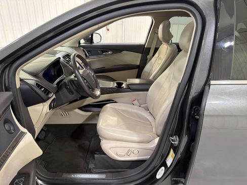 Used 2019 Lincoln Nautilus Reserve image 11