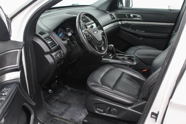 Certified 2018 Ford Explorer XLT w/ Equipment Group 202A FWD image 9