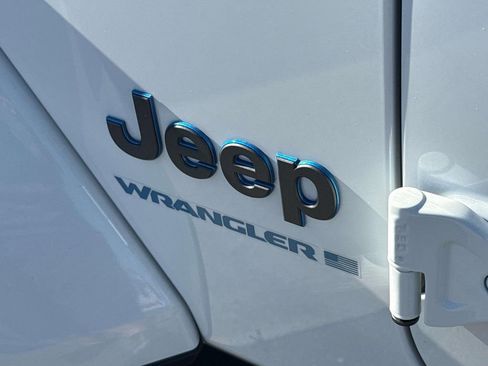 Used 2024 Jeep Wrangler Unlimited image 7