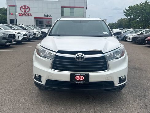Used 2016 Toyota Highlander XLE AWD/4WD image 2