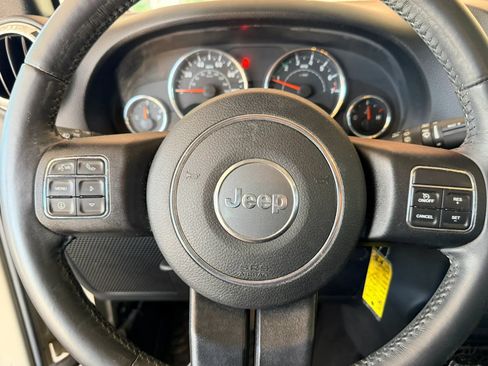 Used 2017 Jeep Wrangler Unlimited Sahara w/ Connectivity Group AWD/4WD image 21