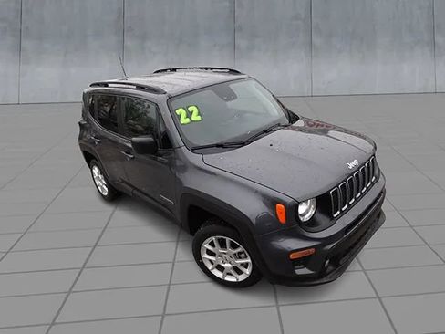 Used 2022 Jeep Renegade Latitude AWD/4WD image 2