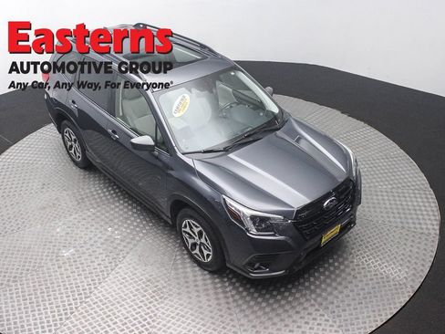 Used 2023 Subaru Forester Premium AWD/4WD image 3