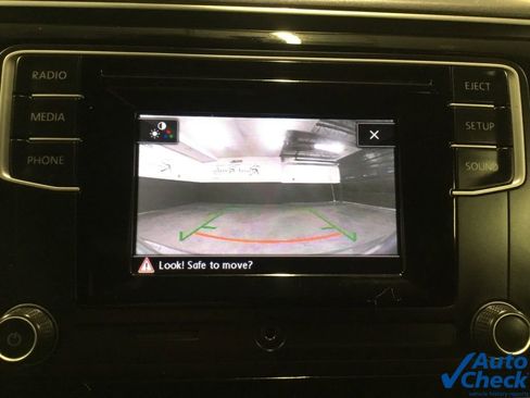 Used 2019 Volkswagen Beetle 2.0T S image 50