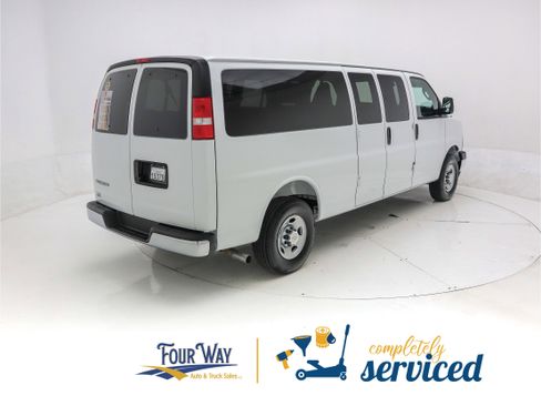 Used 2025 Chevrolet Express 3500 LT w/ LT Preferred Equipment Group image 4