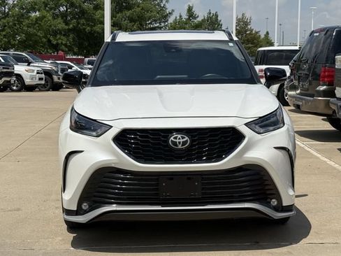 Used 2021 Toyota Highlander XSE FWD image 8