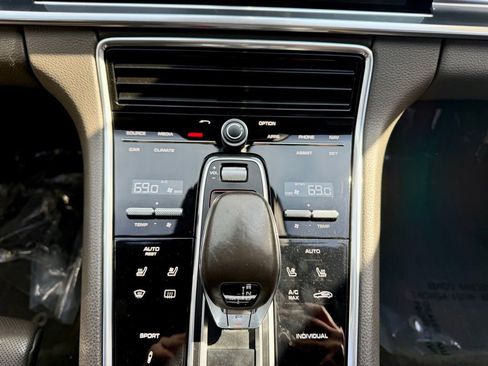 Used 2018 Porsche Panamera 4 w/ Premium Package Plus image 20