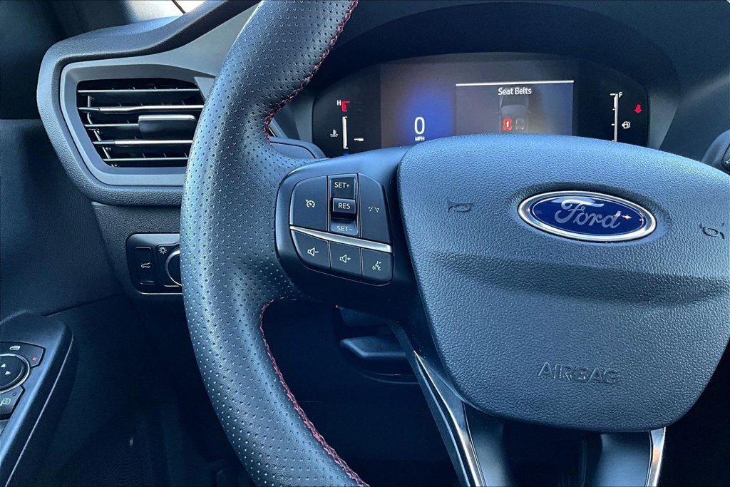 Used 2025 Ford Escape ST-Line Select AWD/4WD image 9
