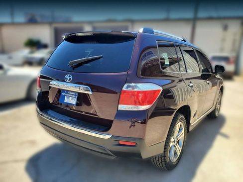 Used 2011 Toyota Highlander Limited w/ Tow Pkg FWD image 9