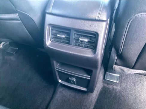 Used 2018 Ford Edge SEL FWD image 35