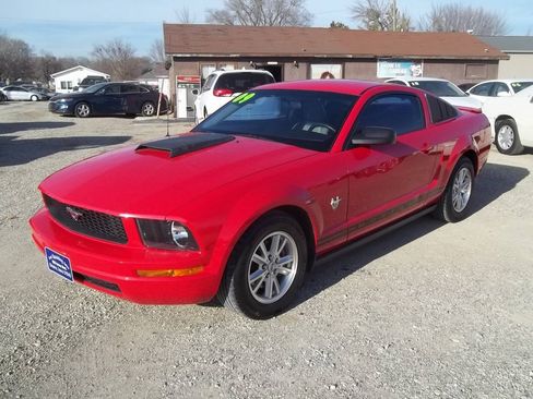 Used 2009 Ford Mustang Premium RWD image 2