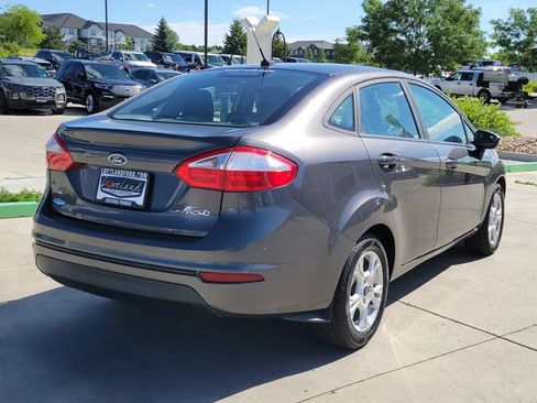 Used 2015 Ford Fiesta SE FWD image 3