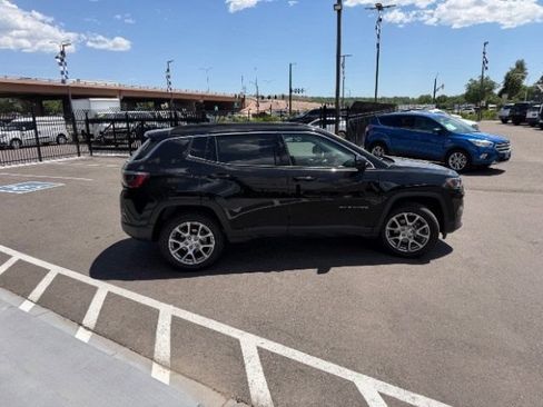 Used 2022 Jeep Compass Latitude AWD/4WD image 10