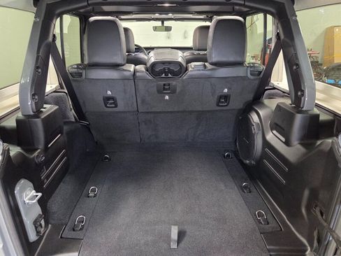 Used 2022 Jeep Wrangler Unlimited Sahara w/ LED Lighting Group AWD/4WD image 31