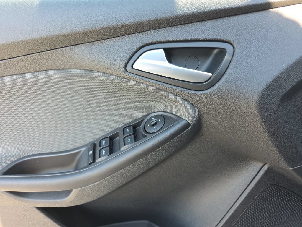 Used 2014 Ford Focus SE FWD image 14