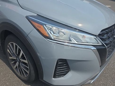 Used 2023 Nissan Kicks SV FWD image 3