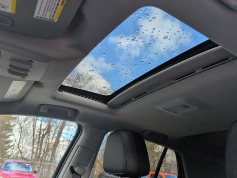 Used 2019 Chevrolet Trax LT w/ Sun & Sound Package image 30