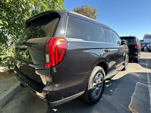 Used 2025 Ford Expedition Active RWD image 4