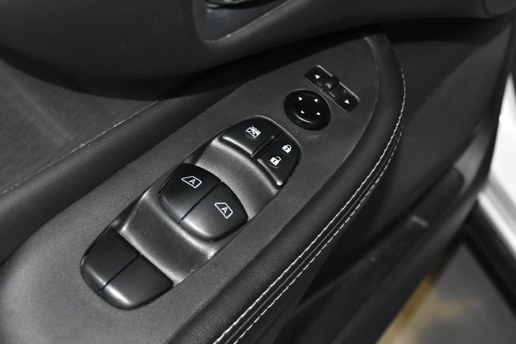 Used 2023 Nissan Murano SV AWD/4WD image 5