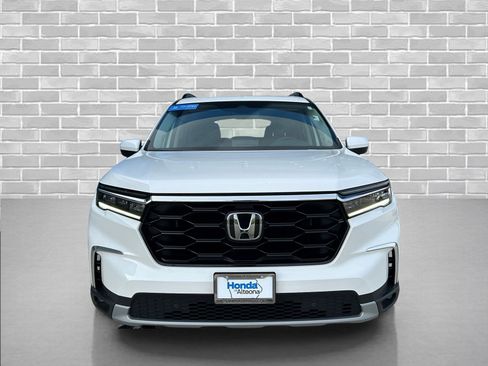 Certified 2023 Honda Pilot Touring image 8