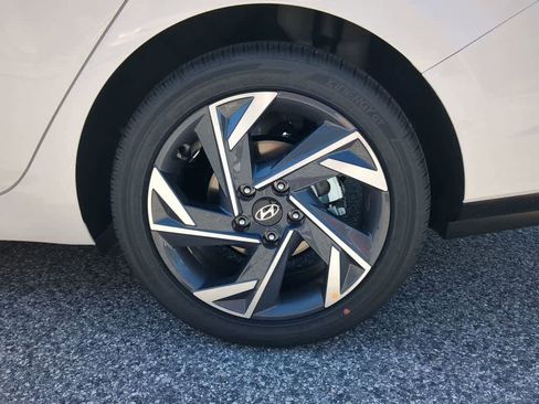 New 2026 Hyundai Elantra Limited FWD image 14
