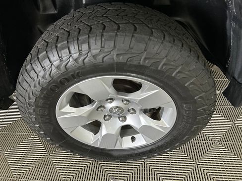Used 2020 RAM 1500 Big Horn AWD/4WD image 11