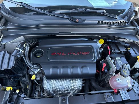 Used 2015 Jeep Renegade Latitude w/ Cold Weather Group II image 15