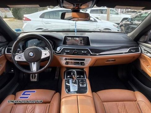 Used 2022 BMW 750i xDrive w/ Executive Package image 25