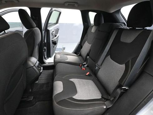 Used 2014 Jeep Cherokee Latitude image 33