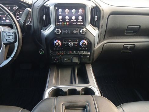 Used 2020 GMC Sierra 1500 SLT RWD image 3