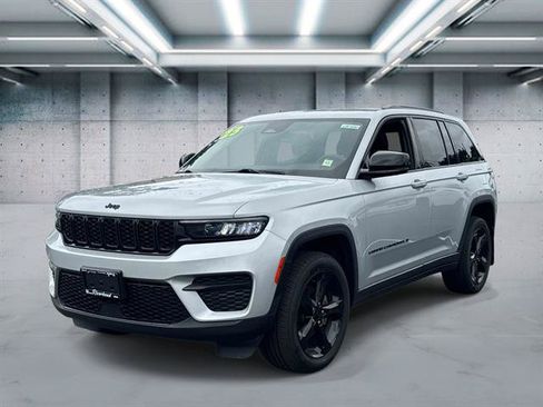 Used 2023 Jeep Grand Cherokee Altitude AWD/4WD image 1