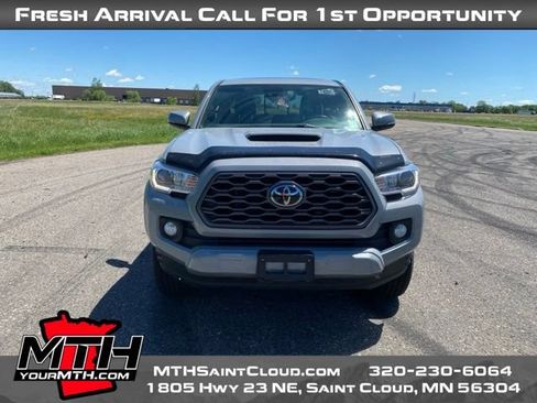 Used 2020 Toyota Tacoma TRD Sport AWD/4WD image 3
