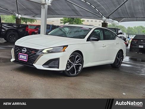 Used 2025 Nissan Altima 2.5 SR w/ SR Premium Package image 1