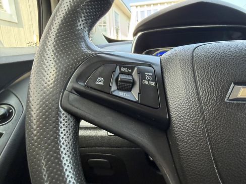 Used 2016 Chevrolet Trax LS AWD/4WD image 18