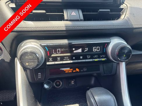 Used 2019 Toyota RAV4 XLE w/ Carpet Mat Package FWD image 25