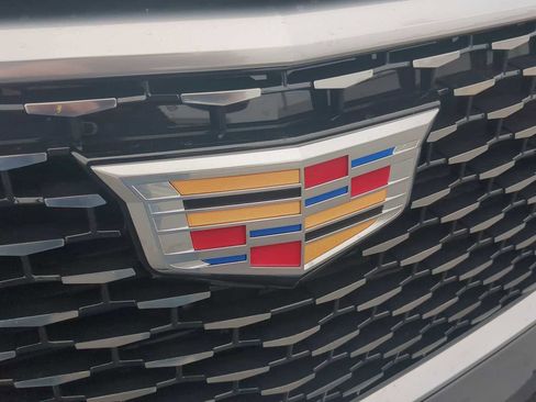 Used 2025 Cadillac XT6 Luxury image 8